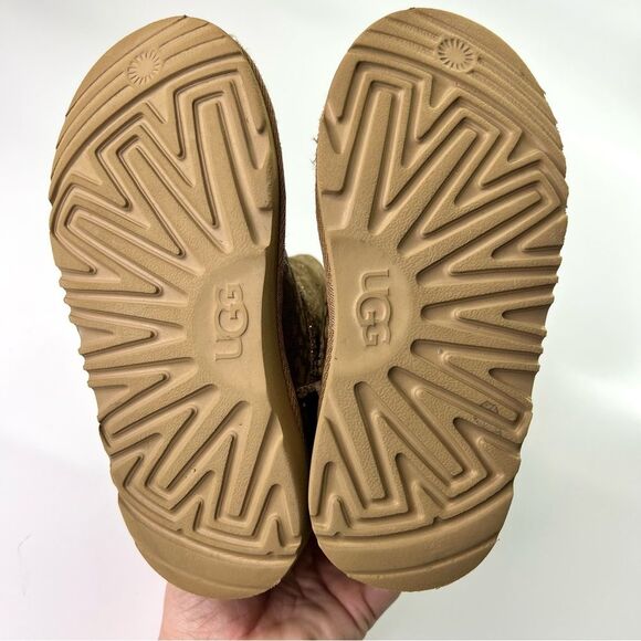 UGG Classic II Kids Glitter Leopard Boots Chestnut 13 - Picture 14 of 14